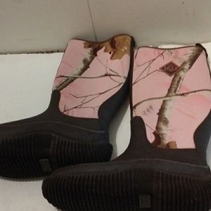 Pink Camo Real Tree Muck Boots , size 6